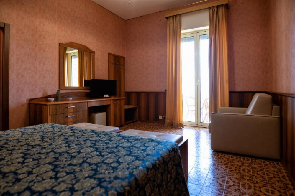 Room image 3