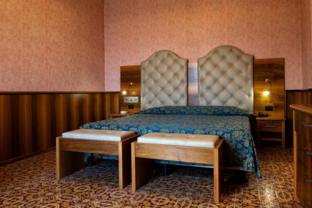 Room image 4